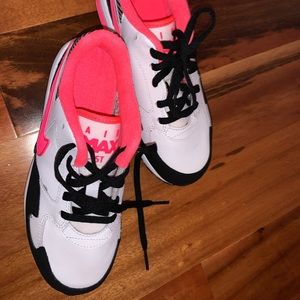 Brand new never worn Nike Air Maxes